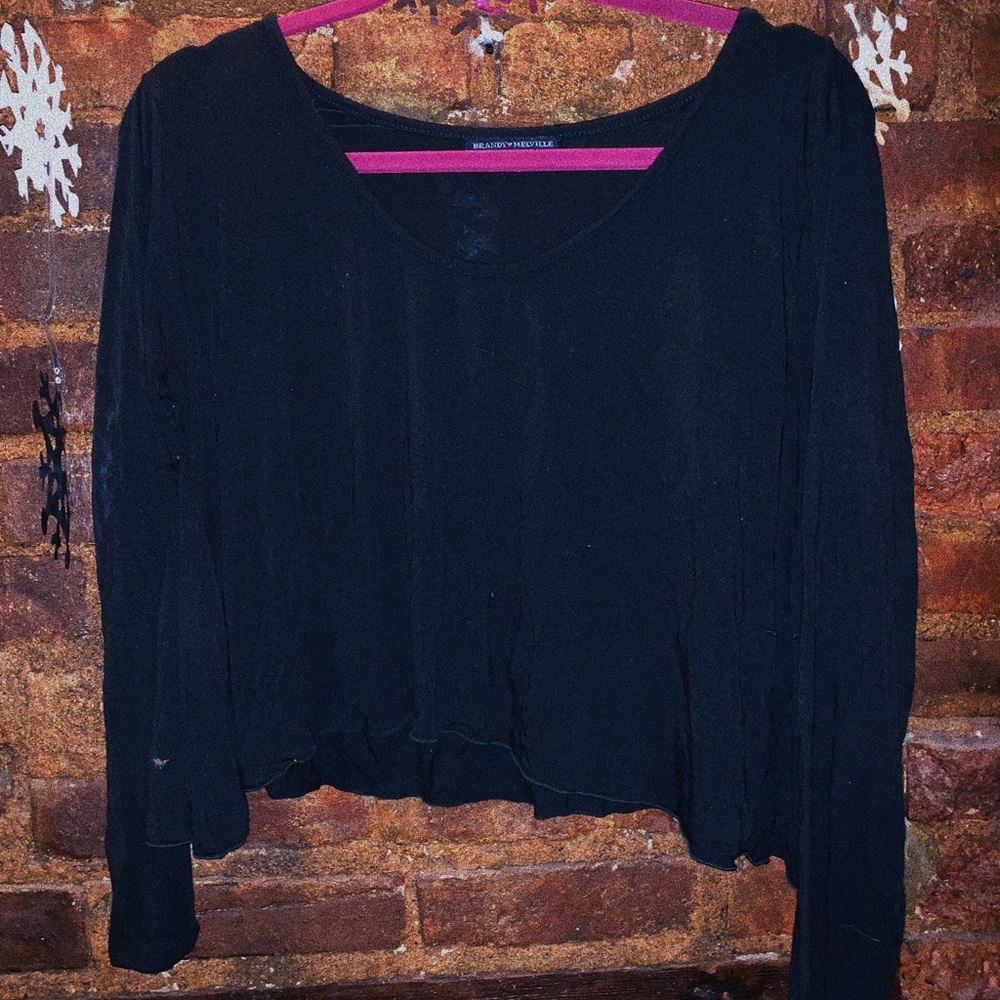 BRANDY MELVILLE LONG SLEEVE CROP TOP